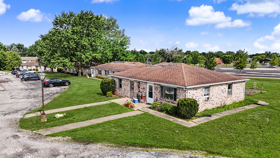 318 Rae Ct, Willard, OH à vendre - Photo de l’immeuble – Image 2 sur 29