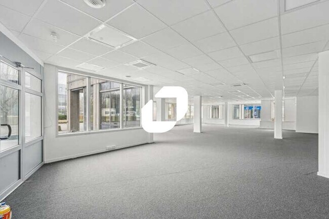 Plus de détails pour 23 Allée Des Impressionnistes, Villepinte - Bureau à louer
