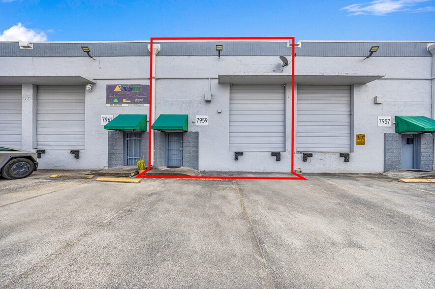 7953-7967 NW 64th St, Miami, FL à louer - Photo principale – Image 1 sur 23