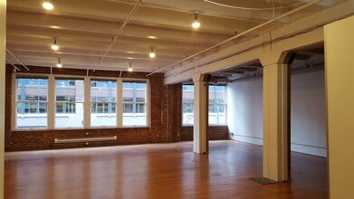 321 3rd Ave S, Seattle, WA à louer Photo intérieure– Image 1 sur 5