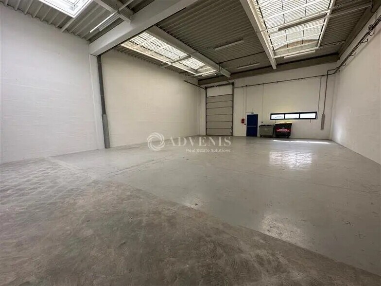 Local d’activités dans Moissy-Cramayel à louer - Photo de l’immeuble – Image 1 sur 7
