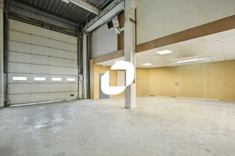 Local d’activités dans Épinay-sur-Seine à louer - Photo de l’immeuble – Image 2 sur 13