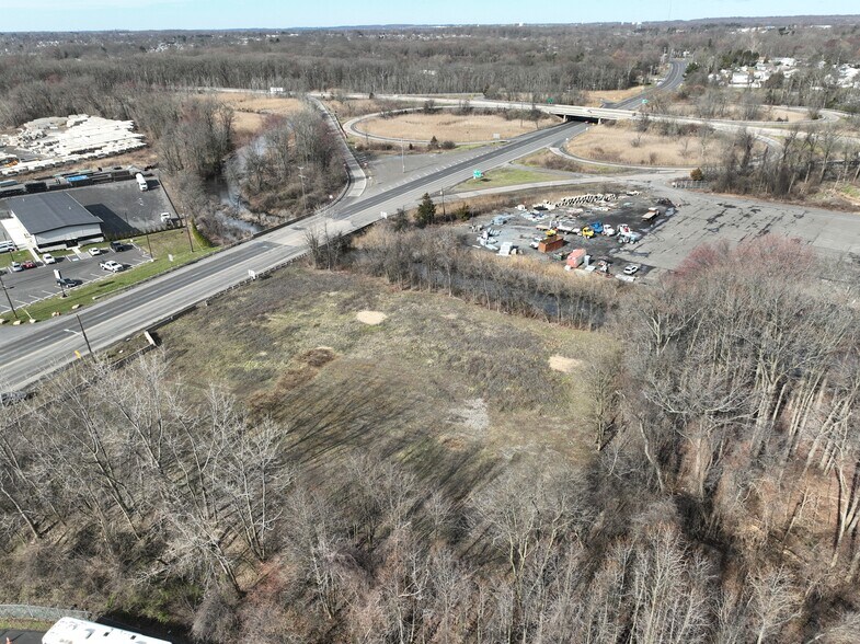315 Tyburn Rd, Fairless Hills, PA à vendre - Photo de l’immeuble – Image 2 sur 3
