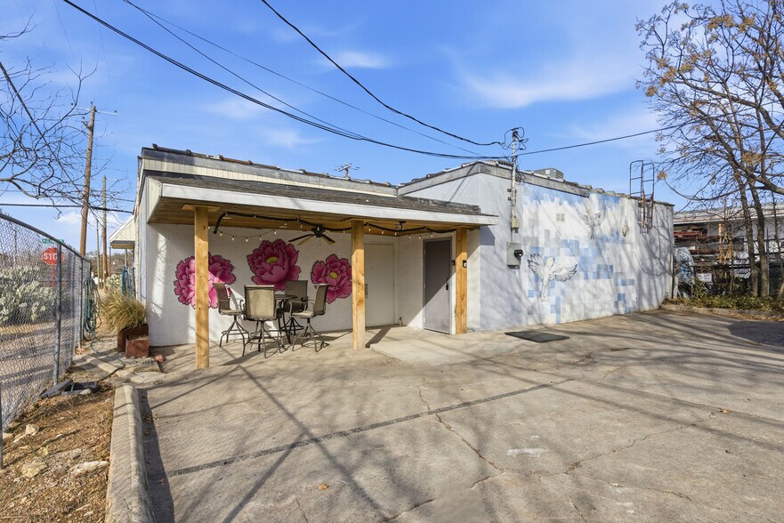738 W Davis St, Dallas, TX à vendre - Photo de l’immeuble – Image 3 sur 17