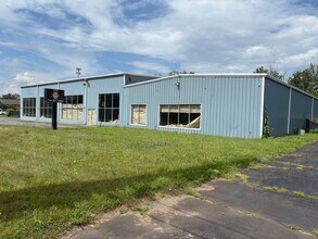 5522 W Jefferson Ave, Trenton, MI à louer Photo de l’immeuble– Image 2 sur 7