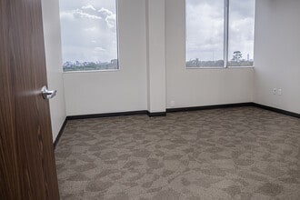 2525 N Loop Fwy W, Houston, TX à louer Photo de l’immeuble– Image 2 sur 5