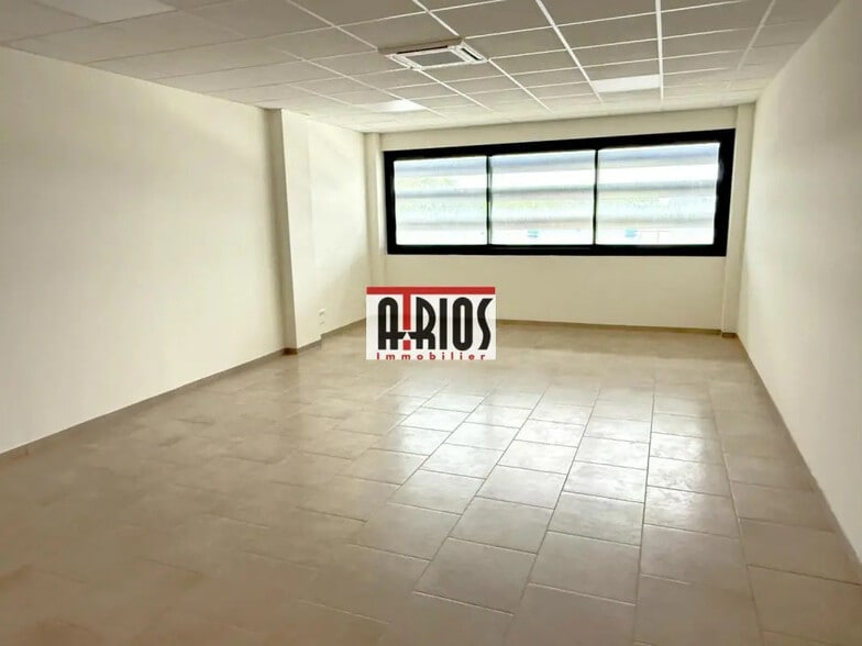 Bureau dans LA MOUTONNE à louer - Photo de l’immeuble – Image 3 sur 10