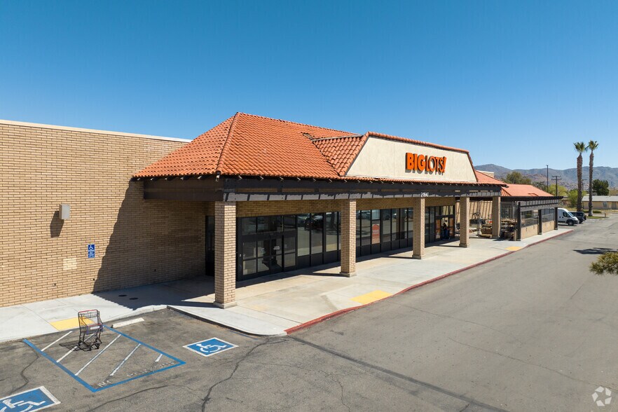 21640 Bear Valley Rd, Apple Valley, CA à vendre - Photo de l’immeuble – Image 3 sur 17