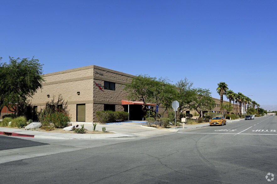 77824 Wildcat Dr, Palm Desert, CA à louer - Photo de l’immeuble – Image 3 sur 10