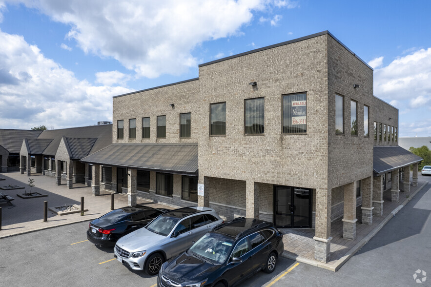30 Pennsylvania Ave, Vaughan, ON à louer - Photo de l’immeuble – Image 2 sur 3