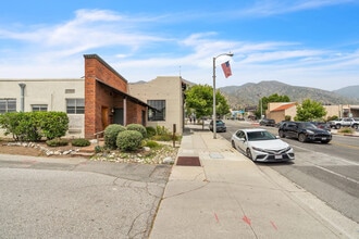31 S Baldwin Ave, Sierra Madre, CA à louer Photo de l’immeuble– Image 2 sur 13