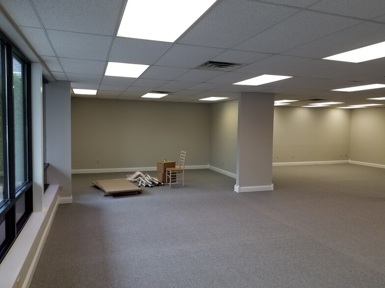 1530 Amsterdam Rd, Ft Wright, KY à louer - Photo intérieure – Image 2 sur 9