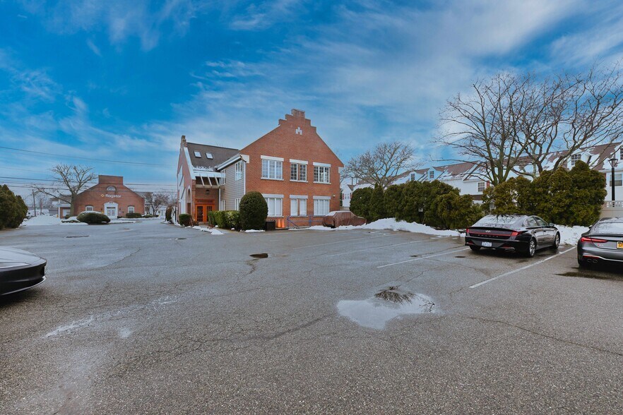 17 Conklin St, Farmingdale, NY à louer - Photo de l’immeuble – Image 3 sur 4