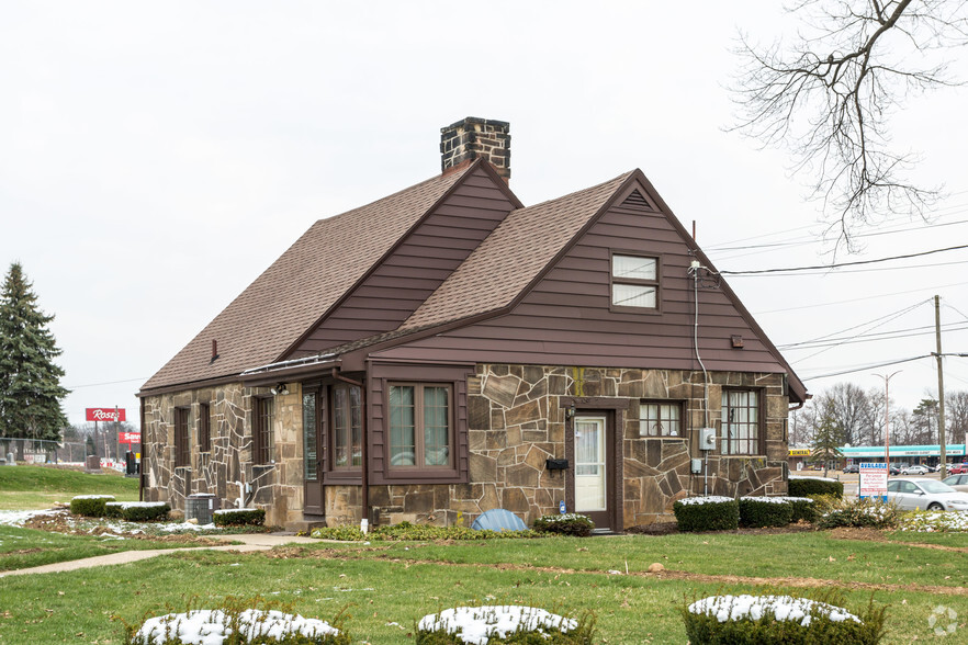 1305 Whipple Ave NW, Canton, OH à louer - Photo principale – Image 1 sur 20