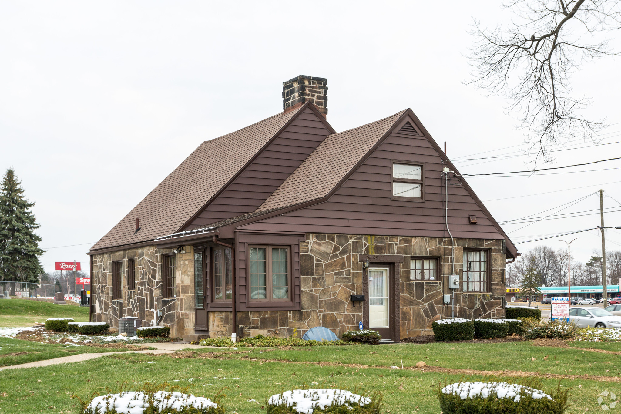 1305 Whipple Ave NW, Canton, OH à louer Photo principale– Image 1 sur 21