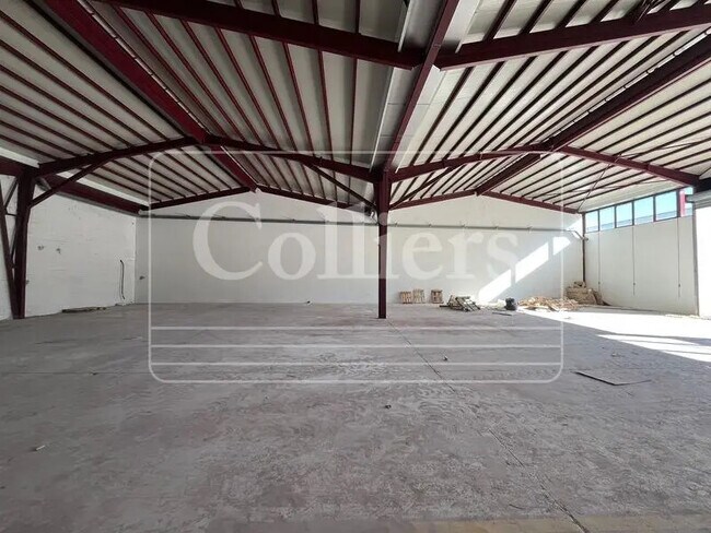 Plus de détails pour Local d'activités à louer