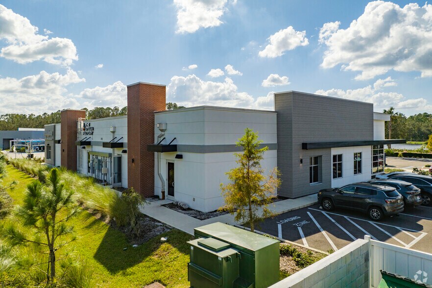 3740-3752 Windcrest Dr, Wesley Chapel, FL à louer - Photo de l’immeuble – Image 3 sur 5