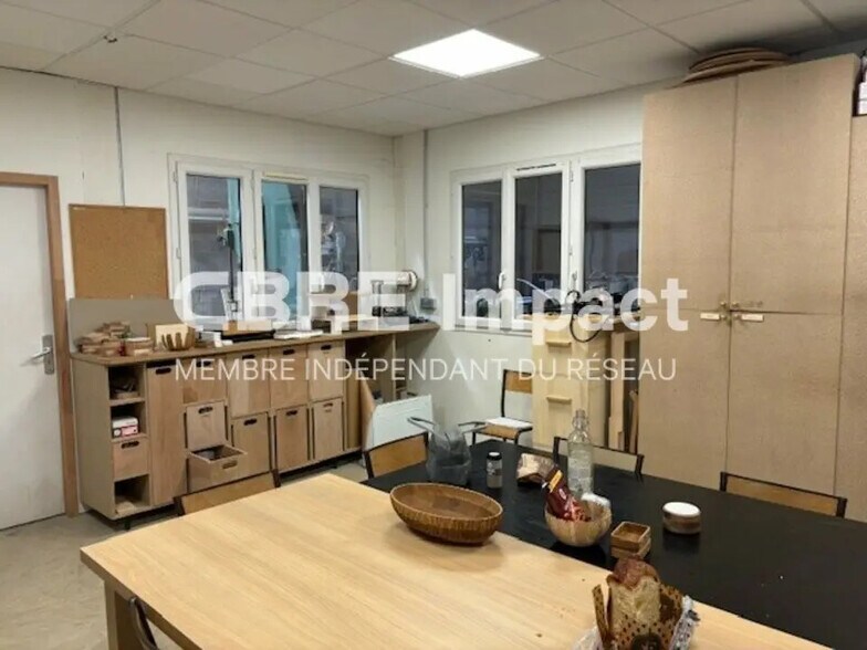 Local d’activités dans Cernay-lès-Reims à louer - Photo de l’immeuble – Image 3 sur 10