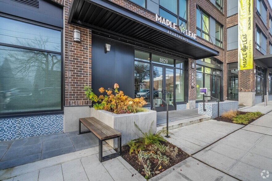 8829 Roosevelt Way NE, Seattle, WA à louer - Photo de l’immeuble – Image 3 sur 16