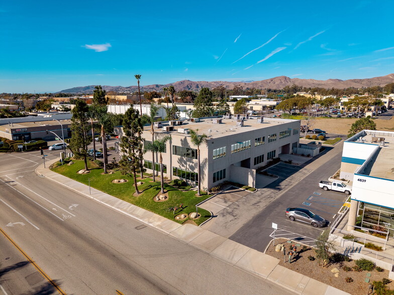 1650 Palma Dr, Ventura, CA à louer - Photo de l’immeuble – Image 2 sur 17