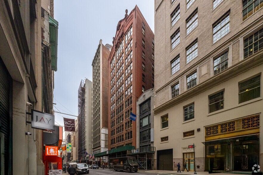 15-17 W 38th St, New York, NY à louer - Photo de l’immeuble – Image 2 sur 18