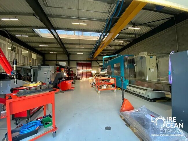 Plus de détails pour Bureau, Industriel/Logistique à louer