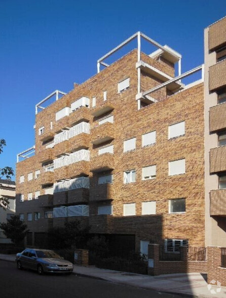 Immeuble residentiel dans Parla, Madrid à vendre - Photo principale – Image 1 sur 1