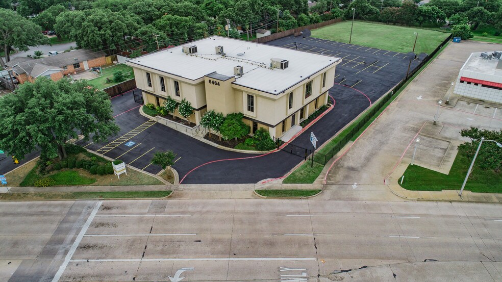 6464 Brentwood Stair Rd, Fort Worth, TX à vendre - Photo de l’immeuble – Image 2 sur 48
