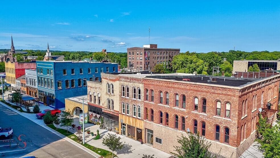 612 Court St, Ottawa, IL à vendre - Photo de l’immeuble – Image 2 sur 32