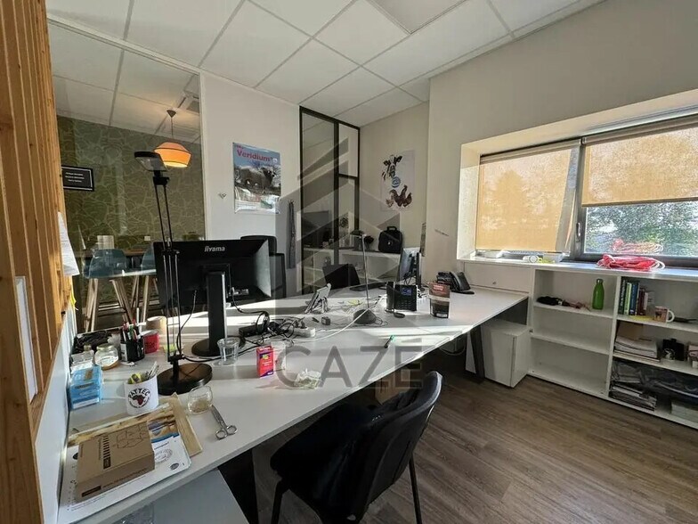 Bureau dans Libourne à louer - Photo de l’immeuble – Image 3 sur 8