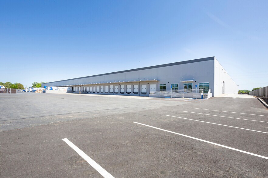 3689 Industrial Blvd, West Sacramento, CA à louer - Photo principale – Image 1 sur 2