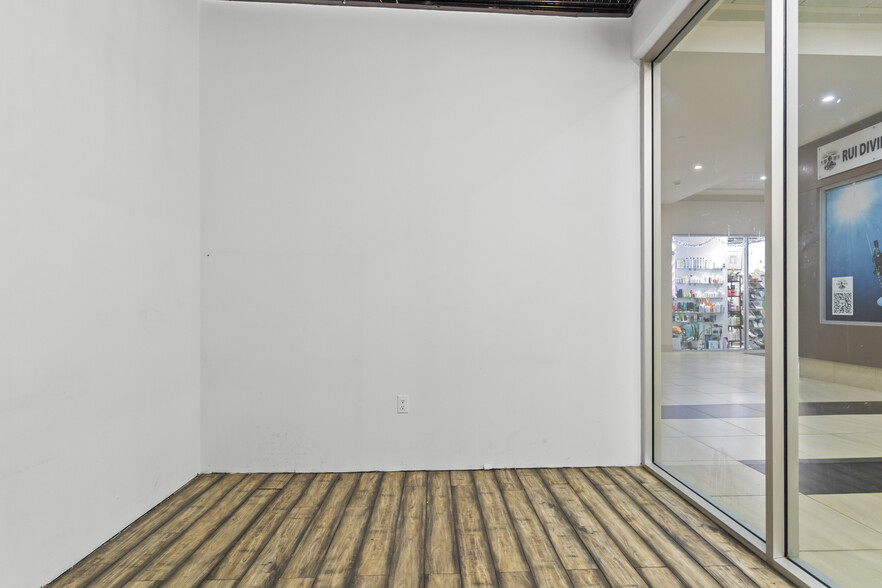 384 Yonge St, Toronto, ON à louer - Photo intérieure – Image 3 sur 15