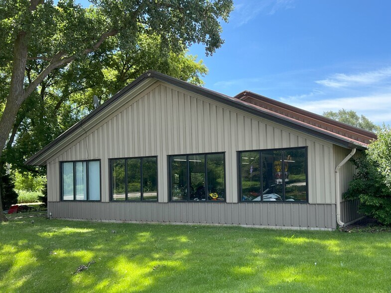 905 Pyott Rd, Crystal Lake, IL à louer - Photo de l’immeuble – Image 2 sur 15