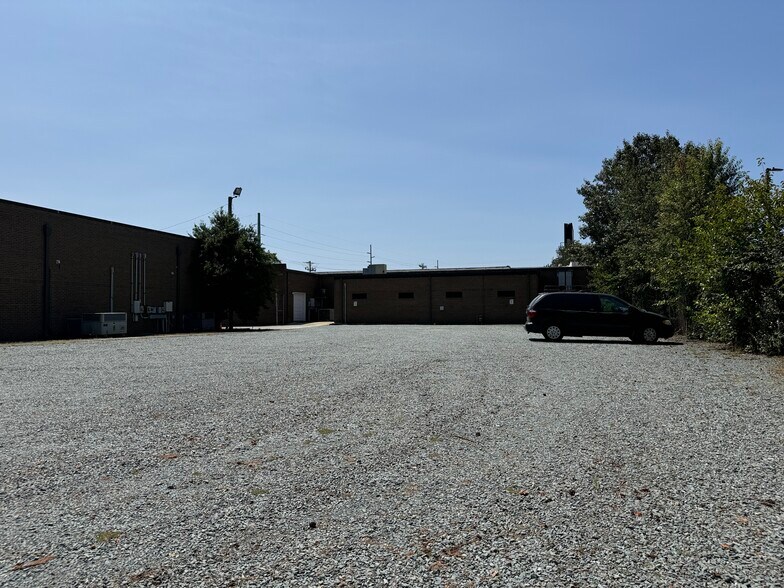 2208 W Roosevelt Blvd, Monroe, NC à louer - Photo de l’immeuble – Image 3 sur 23