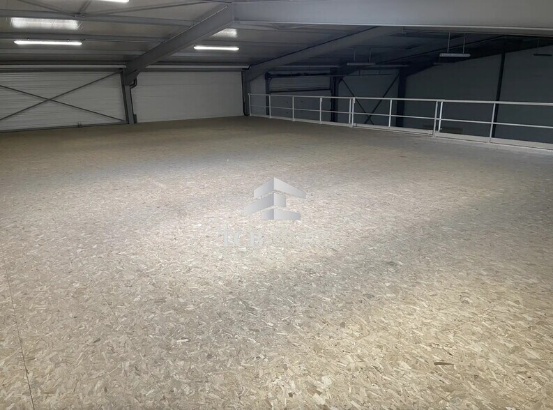 Local d’activités dans Mozé-sur-Louet à louer - Photo intérieure – Image 3 sur 19