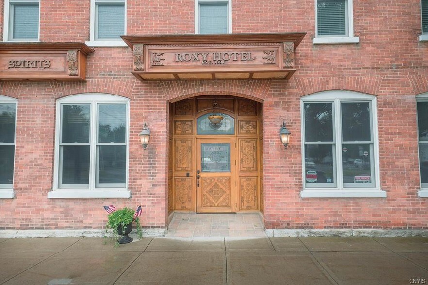 111 W Broadway St, Cape Vincent, NY à vendre - Photo de l’immeuble – Image 2 sur 26