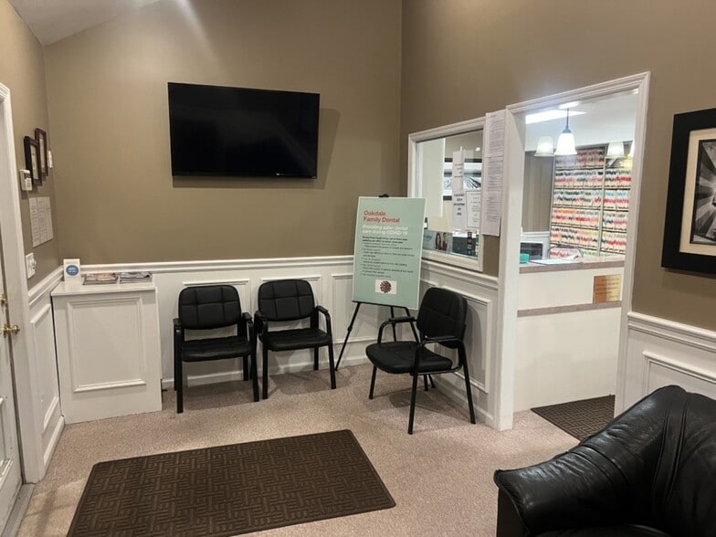 1205 Montauk Hwy, Oakdale, NY à vendre - Hall d’entrée – Image 2 sur 9