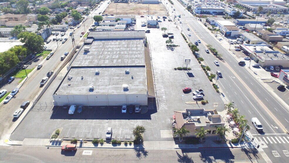 7663-7667 Broadway, Lemon Grove, CA à vendre - Photo de l’immeuble – Image 1 sur 37