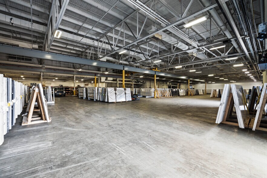 15 Grumman Rd W, Bethpage, NY à louer - Photo de l’immeuble – Image 3 sur 7