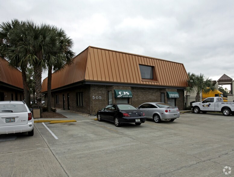 505 Deltona Blvd, Deltona, FL à louer - Photo de l’immeuble – Image 2 sur 10