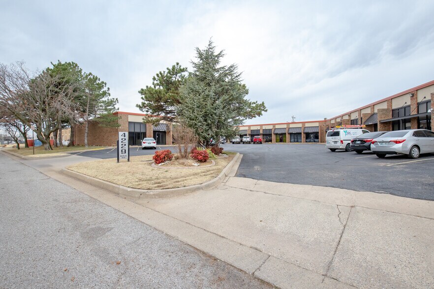 4229 Royal Ave, Oklahoma City, OK à louer - Photo de l’immeuble – Image 3 sur 23