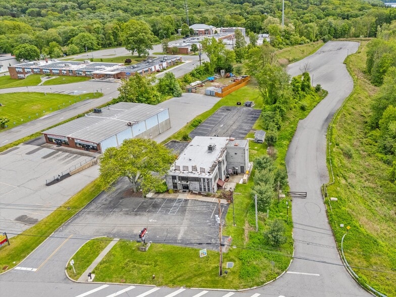 1995 Route 6, Carmel, NY à vendre - Photo de l’immeuble – Image 1 sur 45