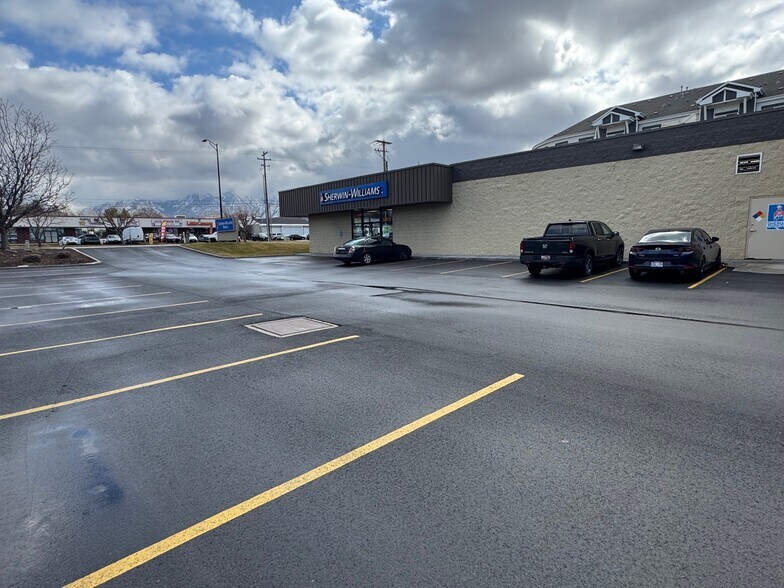 9152 S 700 E, Sandy, UT à louer - Photo de l’immeuble – Image 2 sur 4
