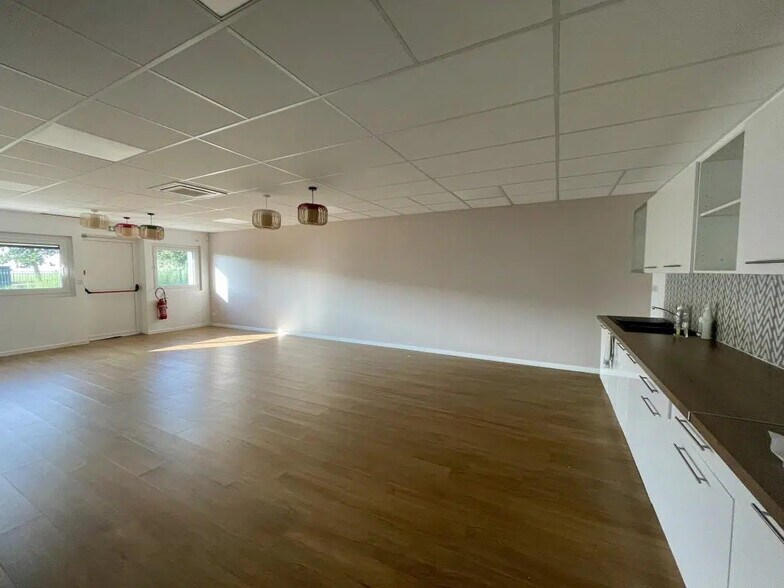 Bureau dans Marbeuf à louer - Photo intérieure – Image 3 sur 10