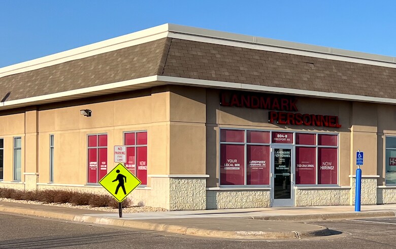 804 Freeport Ave NW, Elk River, MN à louer - Photo de l’immeuble – Image 2 sur 2