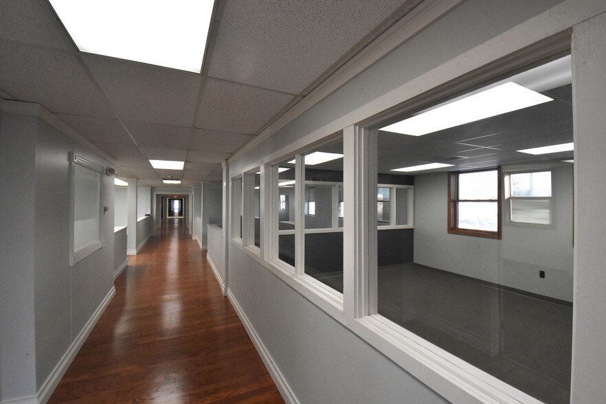 544 Niedringhaus Ave, Granite City, IL à louer - Photo intérieure – Image 3 sur 16
