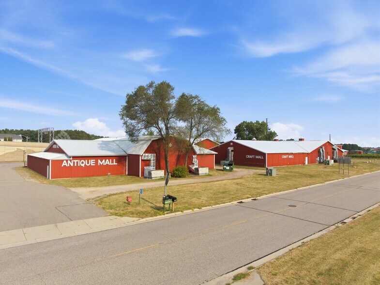 S2269 Timothy Ln, Baraboo, WI à vendre - Photo de l’immeuble – Image 2 sur 12