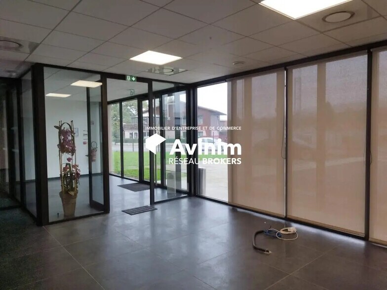 Bureau dans Thyez à louer - Photo de l’immeuble – Image 2 sur 4