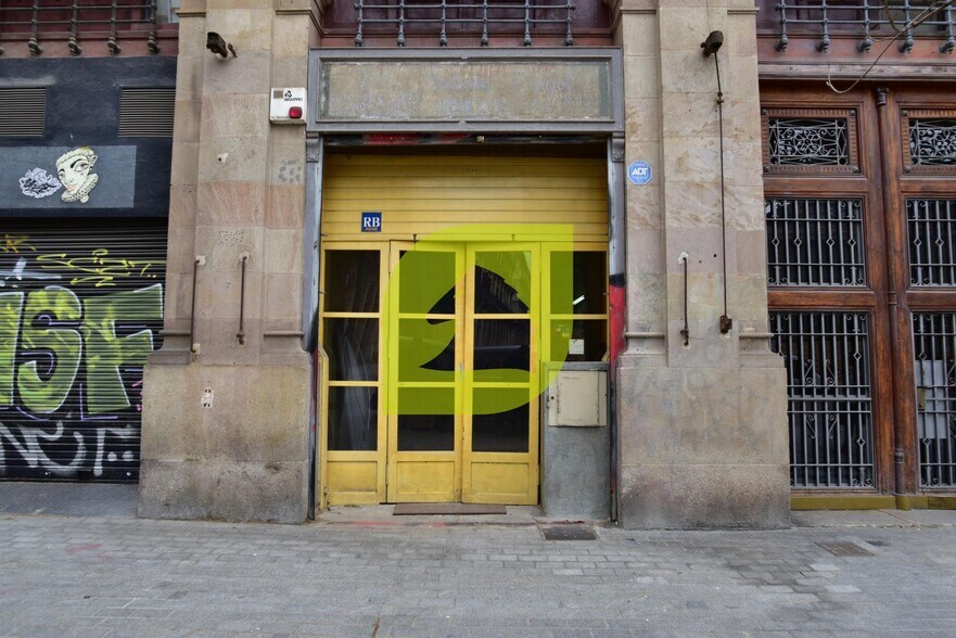 Immeuble residentiel dans Barcelone, Barcelona à vendre - Photo intérieure – Image 2 sur 2