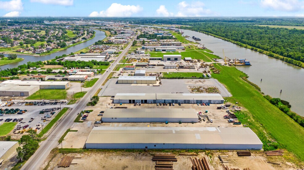 2211 - 2217 Engineers Rd, Belle Chasse, LA à louer - Photo de l’immeuble – Image 3 sur 4
